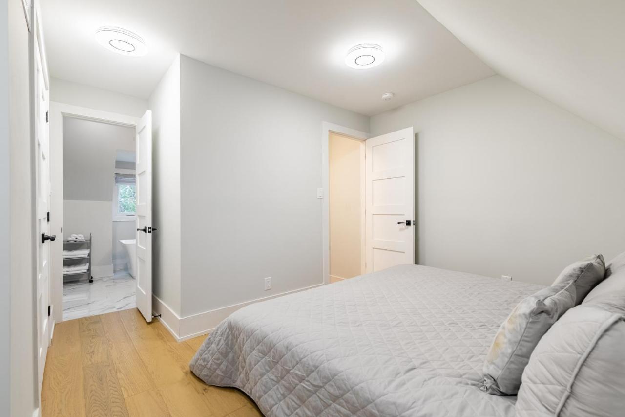 Fancy Downtown House With Hot Tub & Bbq By Globalstay Toronto Extérieur photo