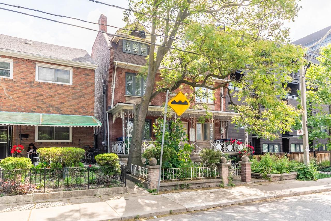 Fancy Downtown House With Hot Tub & Bbq By Globalstay Toronto Extérieur photo