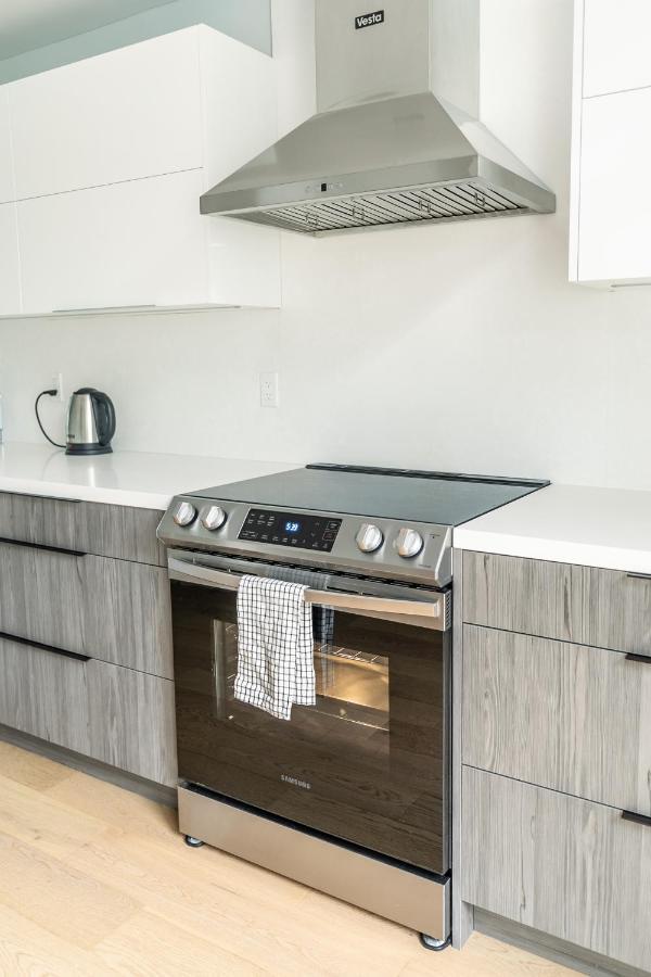 Fancy Downtown House With Hot Tub & Bbq By Globalstay Toronto Extérieur photo